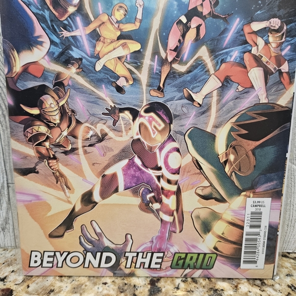 Mighty Morphin Power Rangers #32 Beyond The Grid Comic Book - Picture 2 of 7